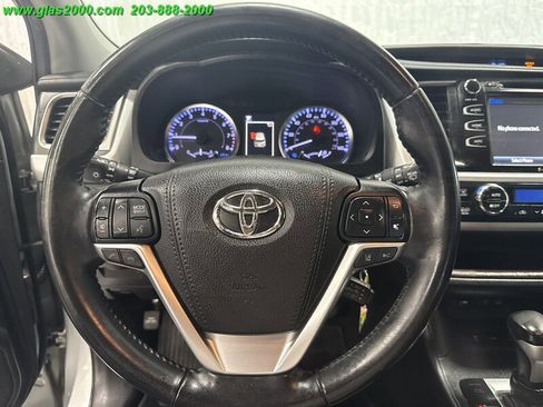 Used 2019 Toyota Highlander LE image 4