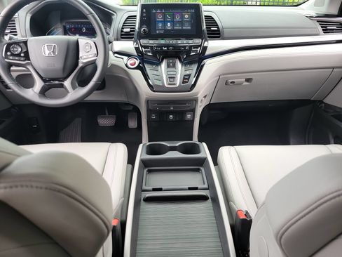Used 2024 Honda Odyssey Touring image 16