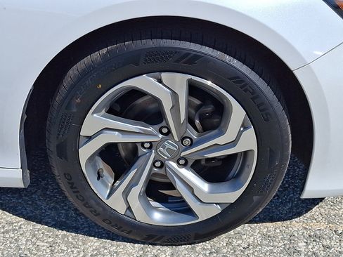 Used 2018 Honda Accord EX image 9