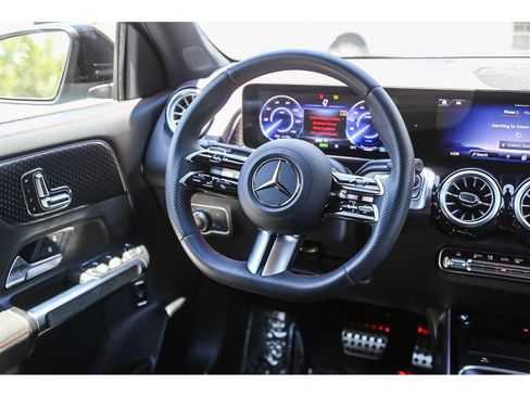 Used 2024 Mercedes-Benz EQB 300 4MATIC image 13