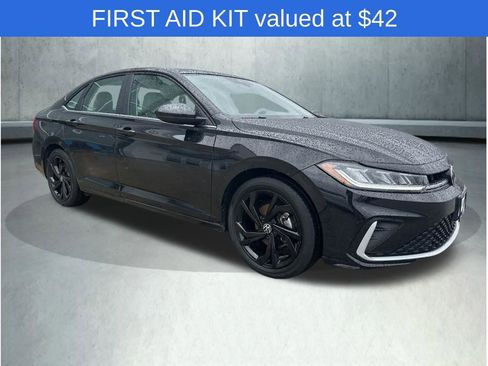 Used 2025 Volkswagen Jetta SE w/ Sunroof Package FWD image 9