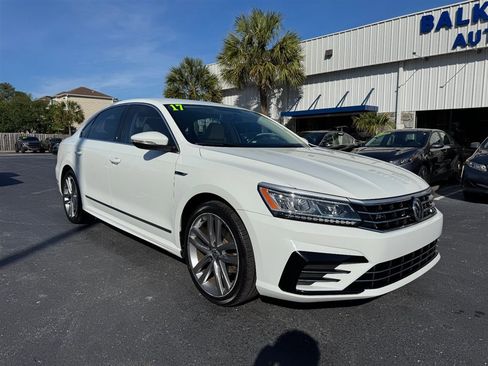 Used 2017 Volkswagen Passat 1.8T R-Line w/ R-Line Lighting Package FWD image 2