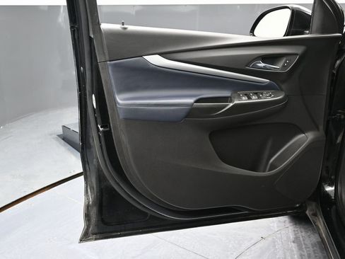 Used 2023 Chevrolet Bolt EUV LT w/ Convenience Package image 38