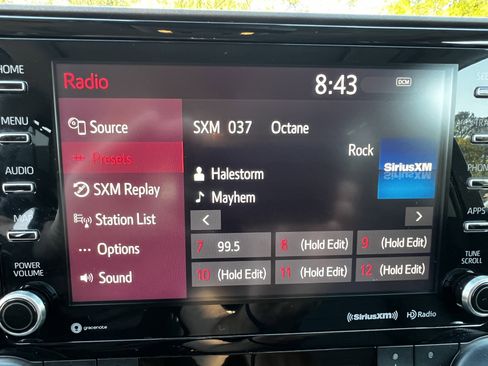 Used 2022 Toyota Highlander XLE image 25