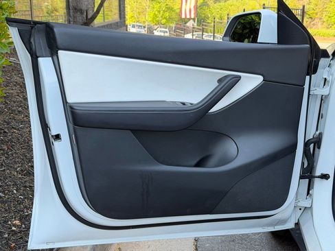 Used 2021 Tesla Model Y Long Range image 28