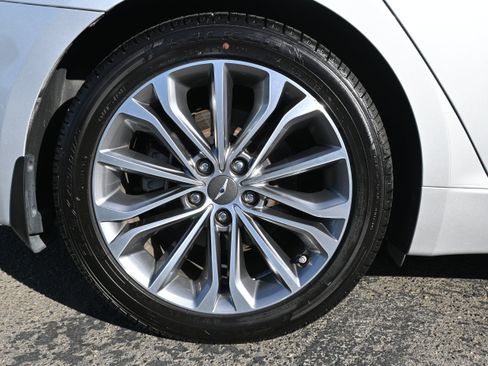 Used 2017 Genesis G80 3.8 RWD image 38