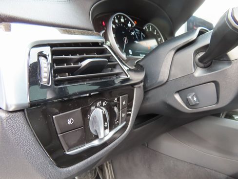 Used 2017 BMW 530i xDrive image 14