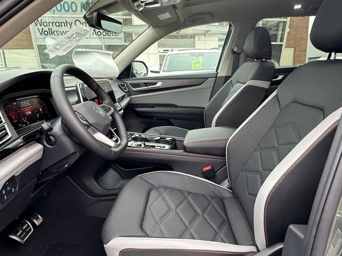 New 2026 Volkswagen Atlas Peak Edition AWD/4WD image 17