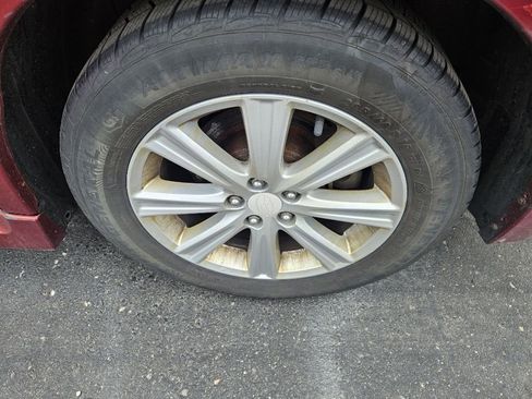 Used 2010 Subaru Legacy 2.5i Premium AWD/4WD image 21