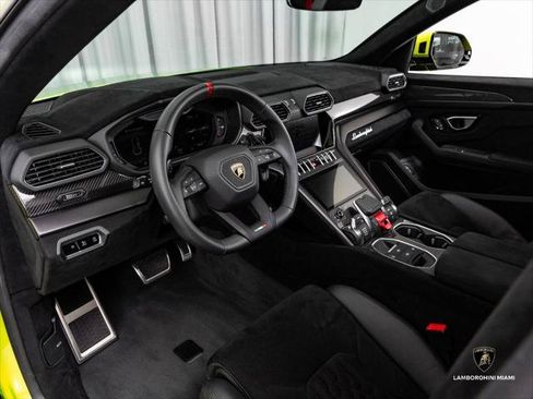Used 2024 Lamborghini Urus Performante AWD/4WD image 25