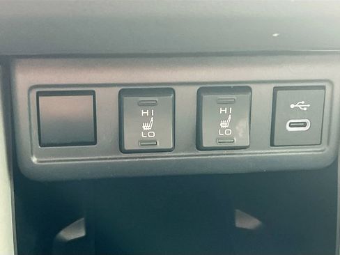 Used 2024 Toyota Corolla Cross XLE w/ Convenience Package AWD/4WD image 19