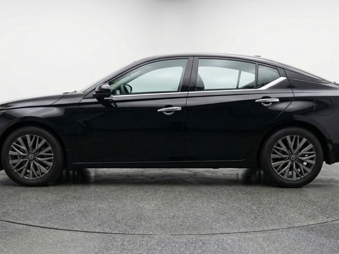 Used 2025 Nissan Altima 2.5 SV image 5