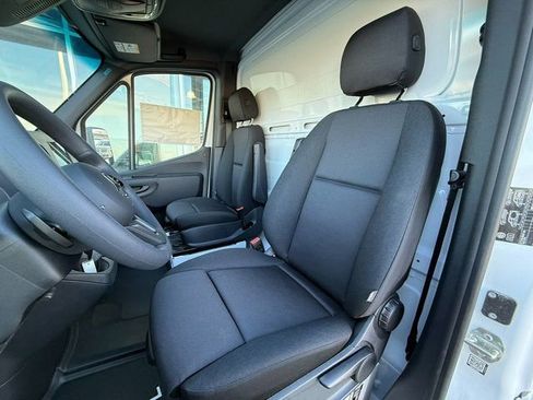 Used 2024 Mercedes-Benz Sprinter 4500 image 11