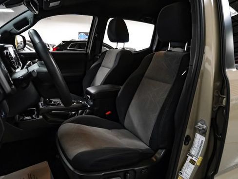 Used 2020 Toyota Tacoma TRD Off-Road w/ Advanced Technology Package AWD/4WD image 33