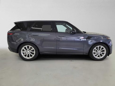 Used 2025 Land Rover Range Rover Sport SE AWD/4WD image 6