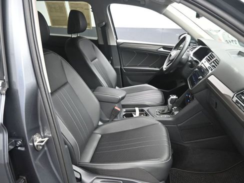 Used 2024 Volkswagen Tiguan SE FWD image 31