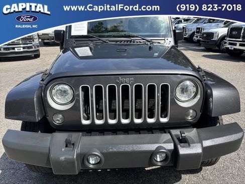 Used 2017 Jeep Wrangler Unlimited Sahara w/ Connectivity Group AWD/4WD image 10