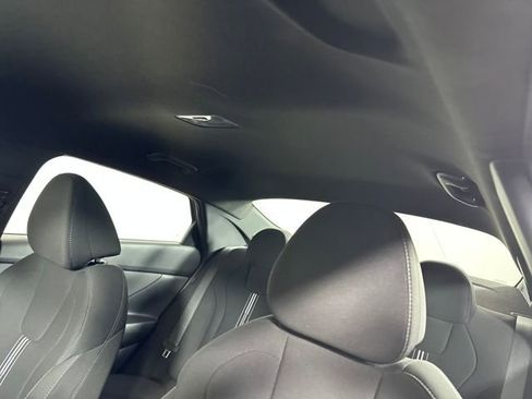 Used 2025 Hyundai Elantra Sport image 12