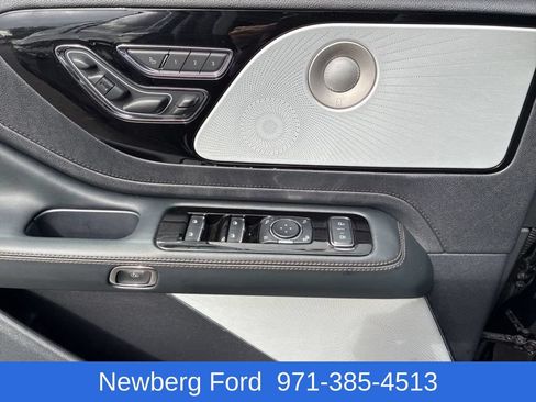 Used 2025 Lincoln Aviator Reserve w/ Equipment Group 201A AWD/4WD image 11