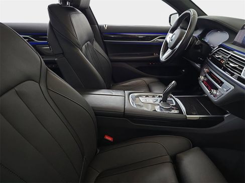 Used 2020 BMW 745e xDrive image 11