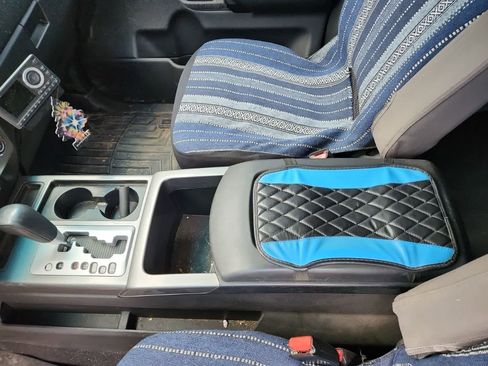 Used 2010 Nissan Titan SE w/ SE Value Truck Pkg image 11