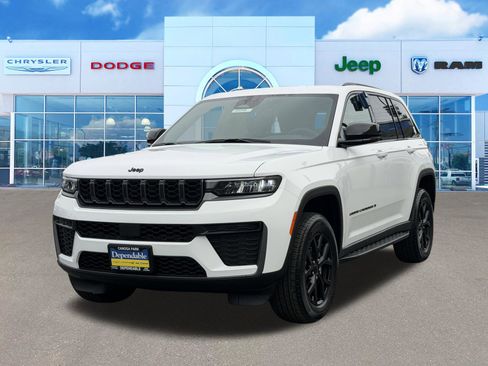 New 2026 Jeep Grand Cherokee Altitude image 4