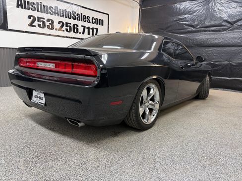 Used 2014 Dodge Challenger R/T RWD image 3