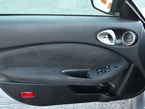 Used 2014 Nissan 370Z Touring w/ Sport Package image 11