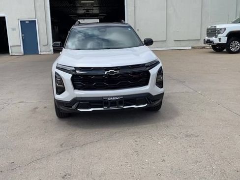Used 2025 Chevrolet Equinox RS AWD/4WD image 3