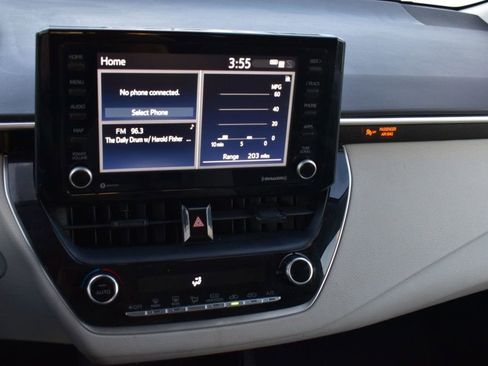 Used 2022 Toyota Corolla LE image 24