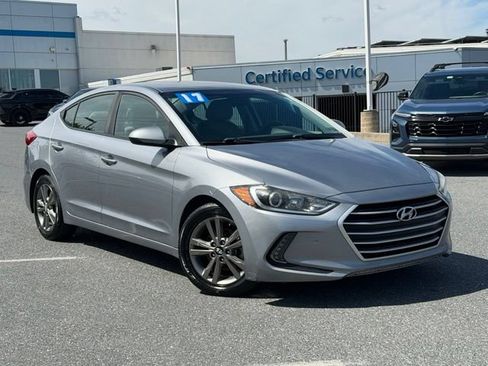 Used 2017 Hyundai Elantra SE w/ SE A/T Tech Package 03 FWD image 1
