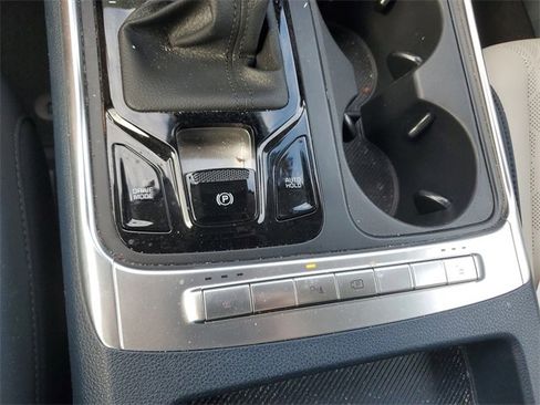 Certified 2025 Kia Carnival EX image 29