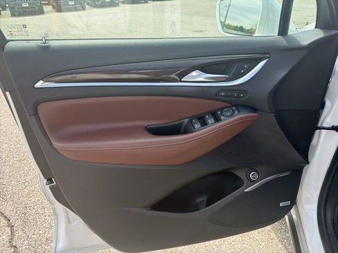 Used 2018 Buick Enclave Avenir w/ Avenir Technology Package AWD/4WD image 9