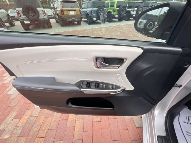 Used 2014 Toyota Avalon XLE Touring FWD image 10