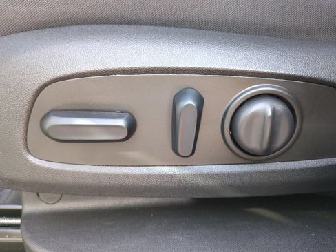 Used 2023 Chevrolet Equinox LS w/ LS Convenience Package FWD image 16