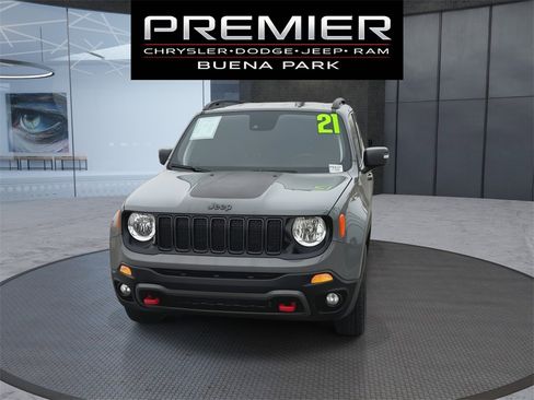 Used 2021 Jeep Renegade Trailhawk image 3
