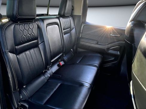 Used 2024 Nissan Frontier SL image 25