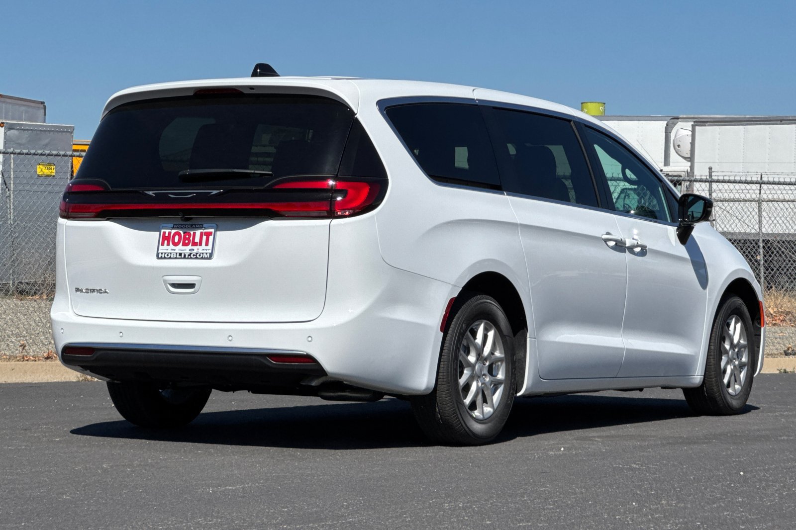 New 2027 Chrysler Pacifica Select FWD image 3