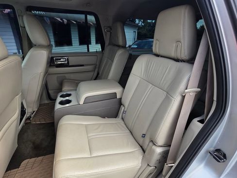 Used 2015 Lincoln Navigator 2WD image 20