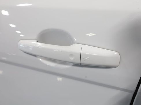 Used 2018 Land Rover Range Rover Evoque SE image 32