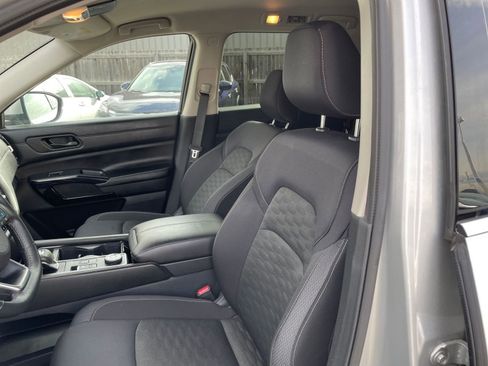 Used 2025 Nissan Pathfinder SV image 25