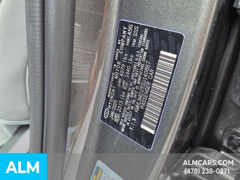 Used 2025 Hyundai Elantra Limited image 17