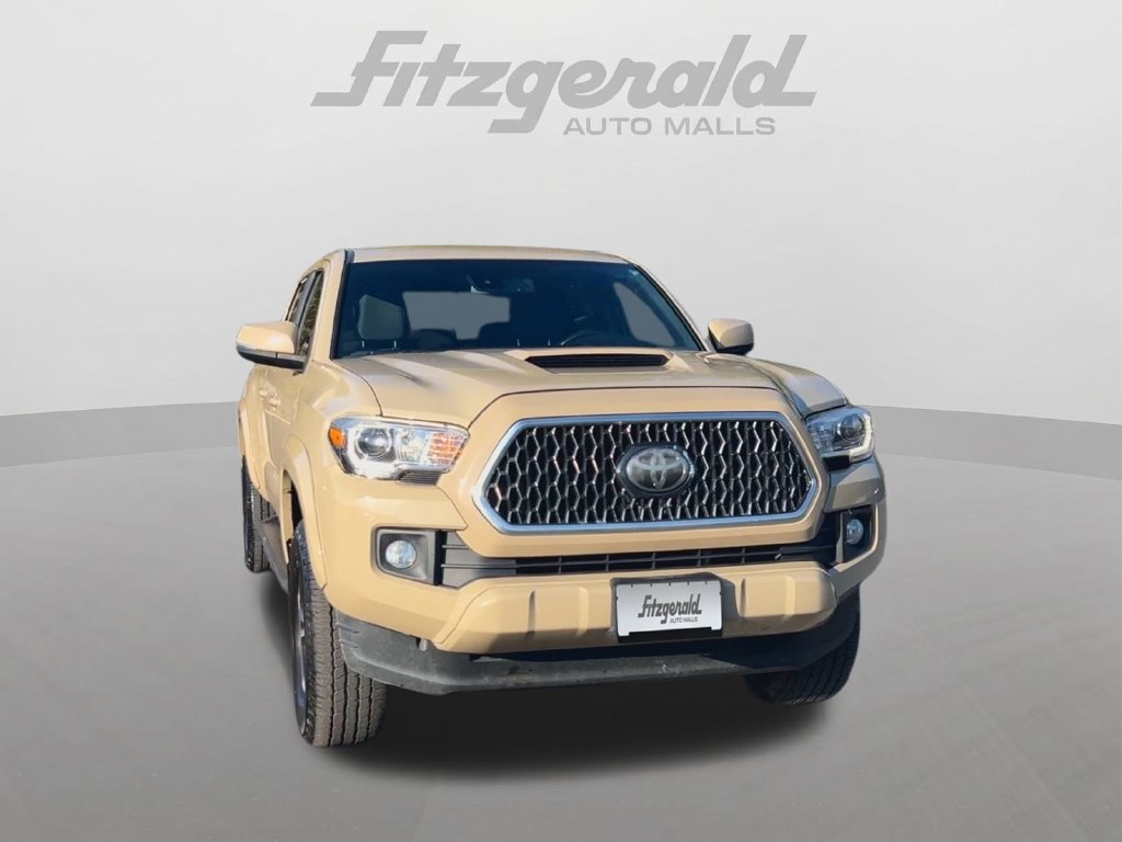 Used 2019 Toyota Tacoma TRD Sport AWD/4WD image 3