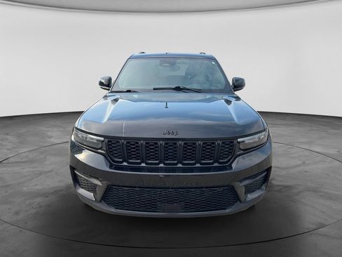 Used 2024 Jeep Grand Cherokee Altitude AWD/4WD image 4
