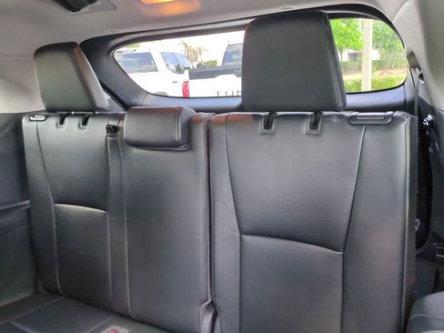 Used 2023 Toyota Highlander XLE FWD image 13