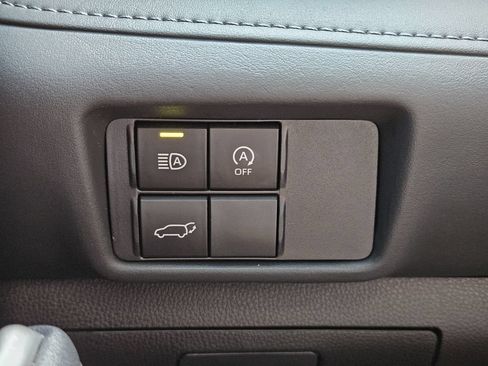 Used 2023 Toyota Highlander XSE FWD image 31