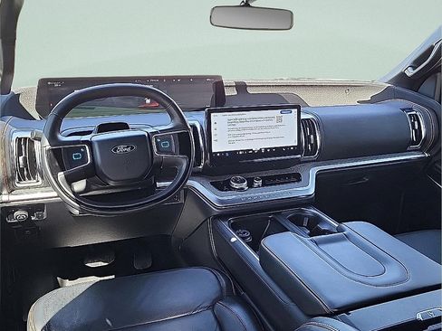 Used 2025 Ford Expedition Tremor AWD/4WD image 17