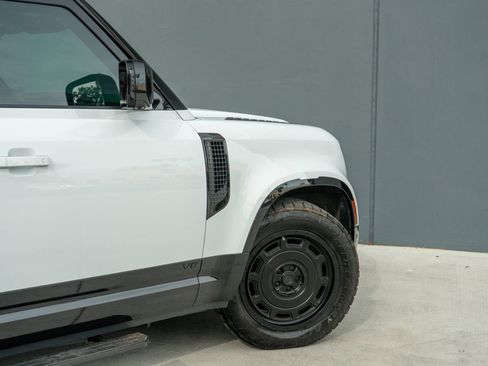 Used 2023 Land Rover Defender 110 image 36