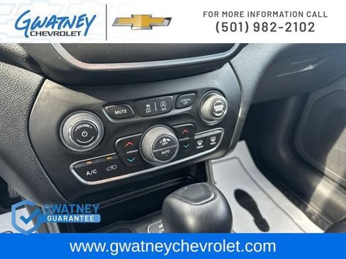 Used 2022 Jeep Cherokee Trailhawk w/ Trailer Tow Group AWD/4WD image 20