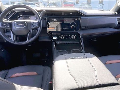 Used 2025 GMC Sierra 2500 AT4 w/ AT4 Premium Plus Package image 8
